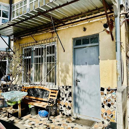 Historical Apartment In City Center تبليسي المظهر الخارجي الصورة