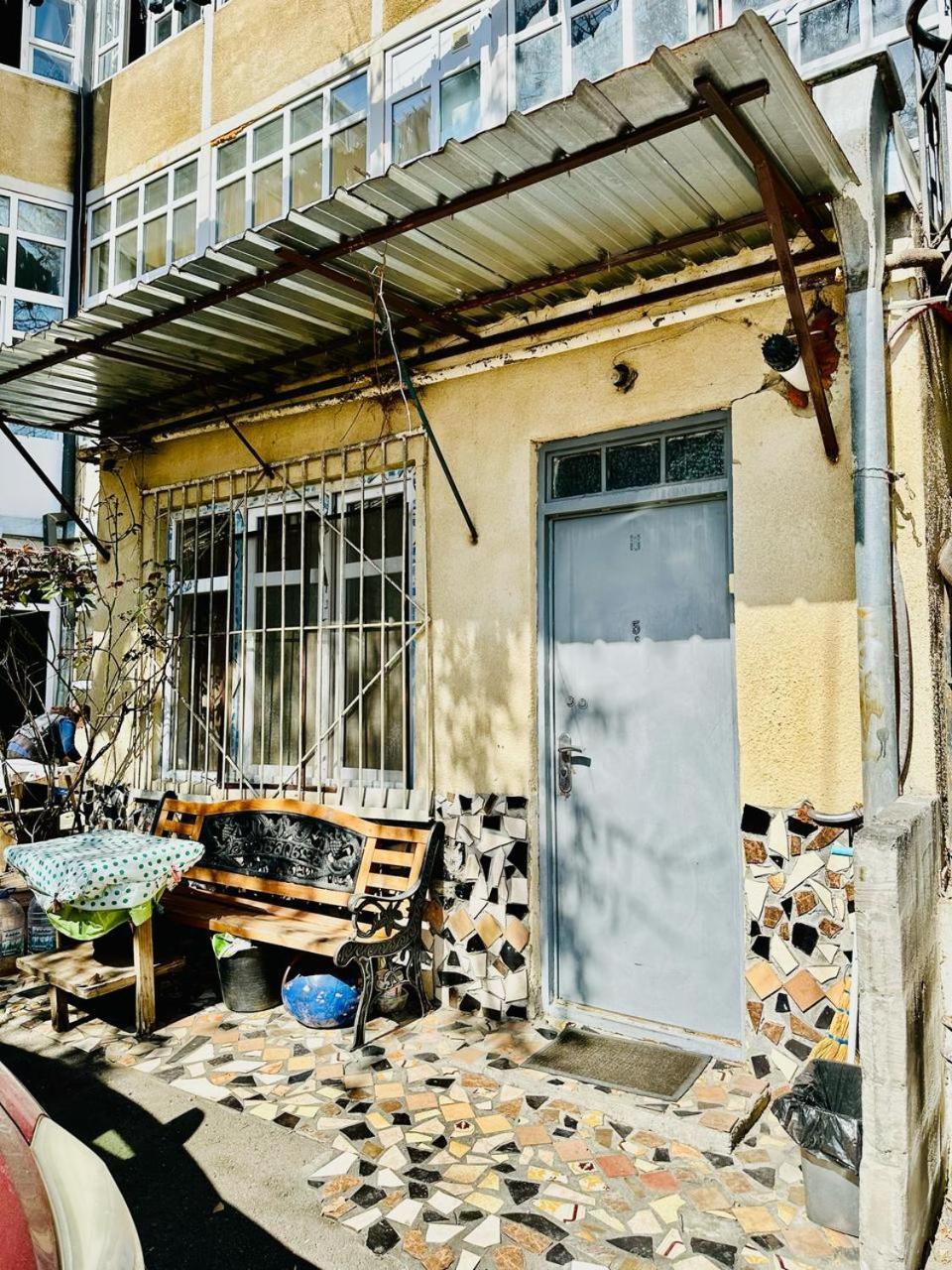 Historical Apartment In City Center تبليسي المظهر الخارجي الصورة